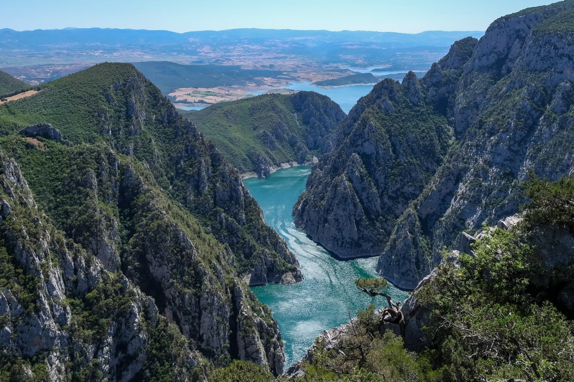 Şahinkaya Kanyonu turkuaz suları ve kayalıkları